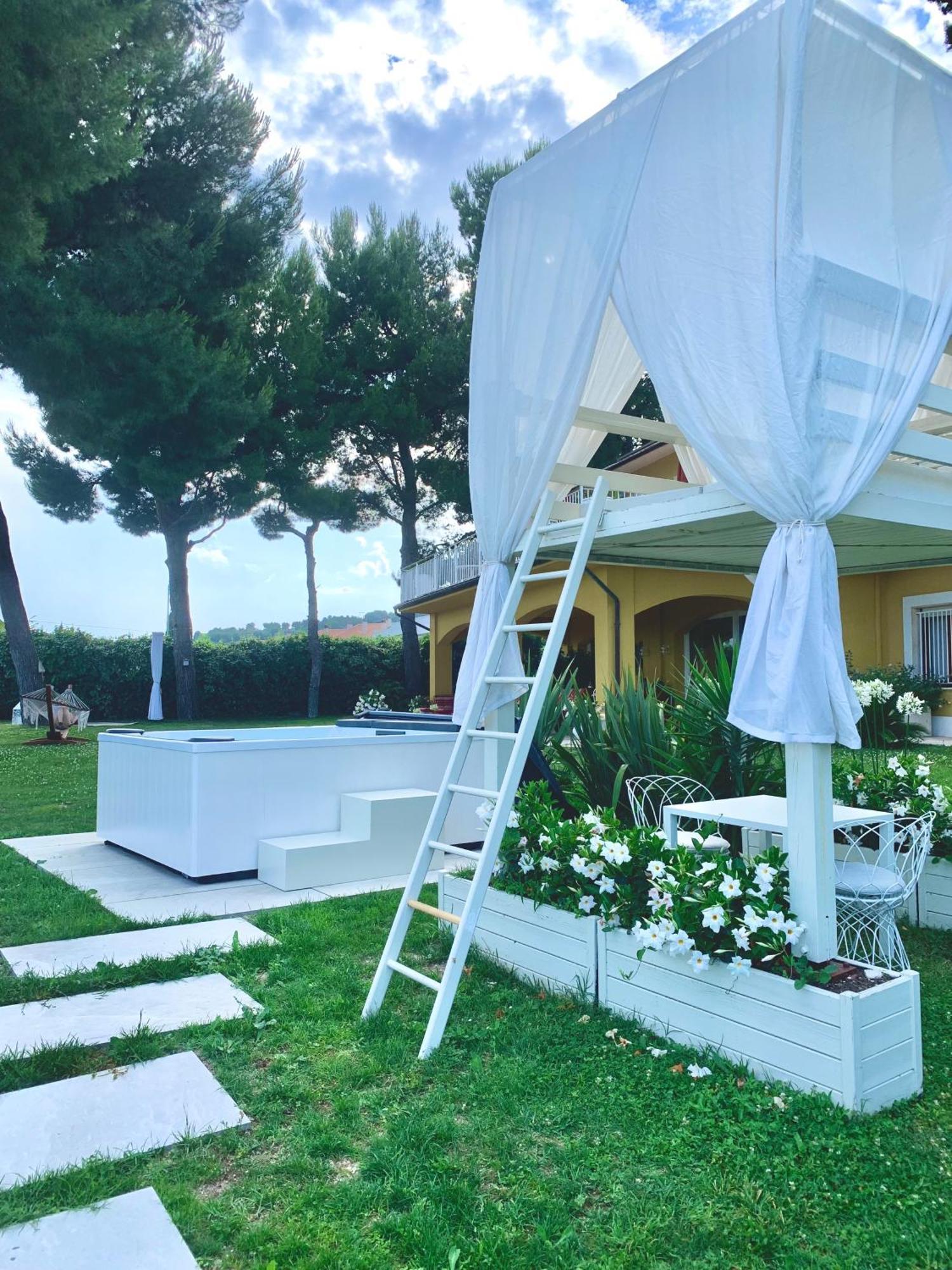 Tra Gli Alberi E Il Mare Bed & Breakfast